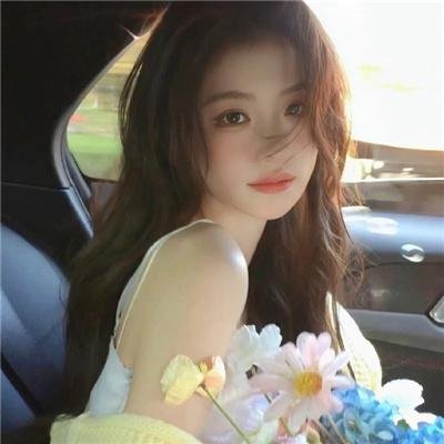 年轻女孩爱过来